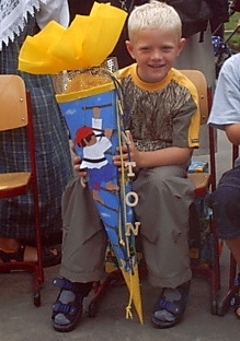 Anton bei seiner Einschulung Sommer 2002